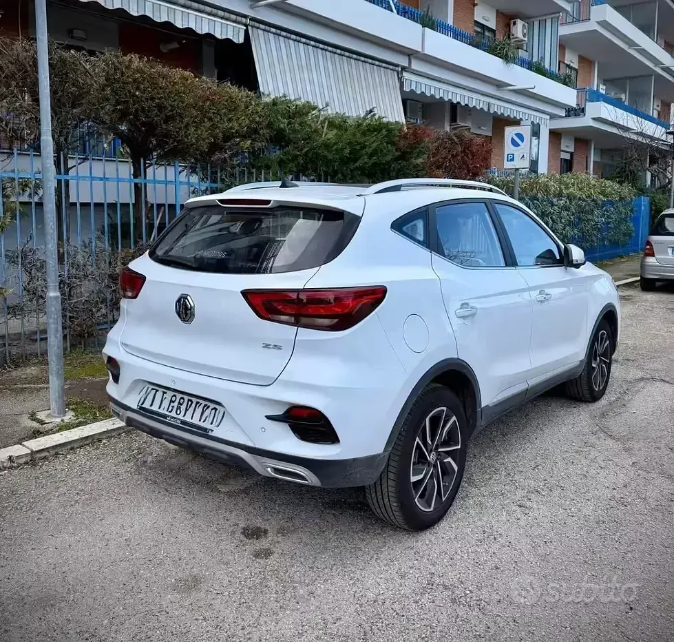 Usata MG ZS Luxury 106 CV (77 kW) 2024 Bianco SUV