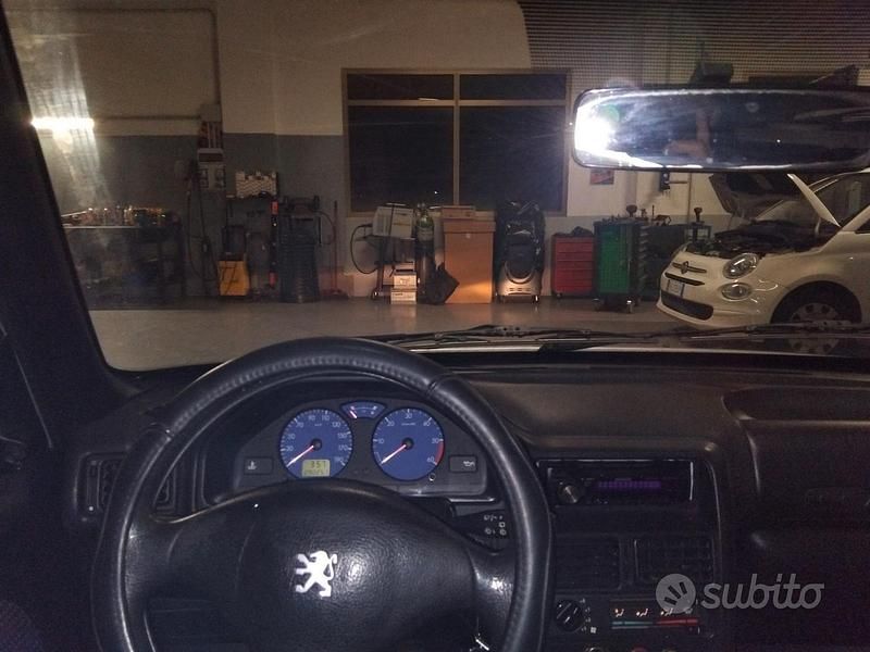 Usata Peugeot 106 57 CV (41 kW) 2002 Grigio Utilitaria