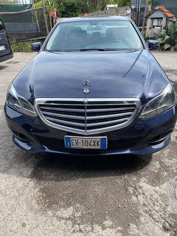 Usata Mercedes E200 Premium 136 CV (100 kW) 2014 Blu/azzurro Berlina