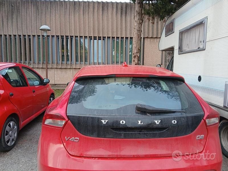 Usata Volvo V40 Summum 114 CV (83 kW) 2015 Rosso Berlina