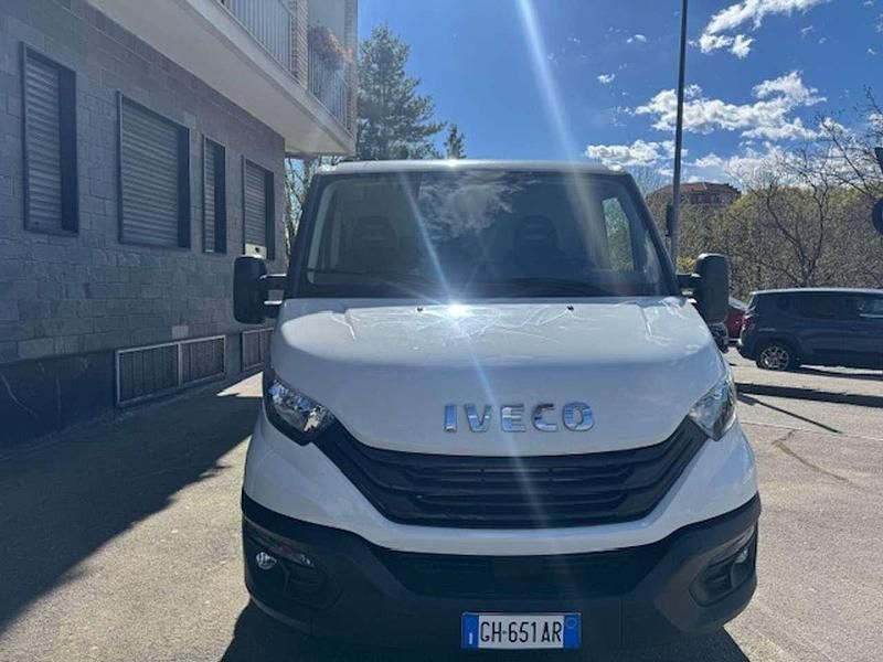 Usata Iveco Daily 136 CV (100 kW) 2022 Bianco Furgone