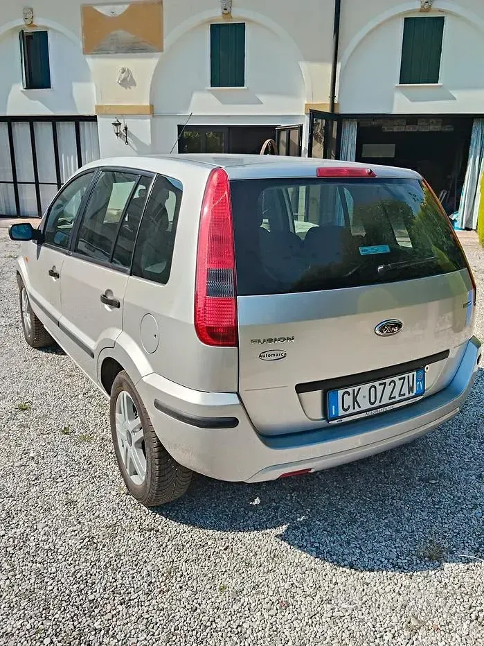 Usata Ford Fusion 68 CV (50 kW) 2003 Grigio Utilitaria