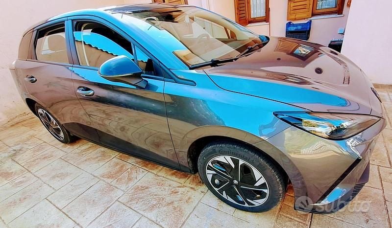 Usata MG MG4 EV 53 kW (73 CV) 2024 Grigio Utilitaria