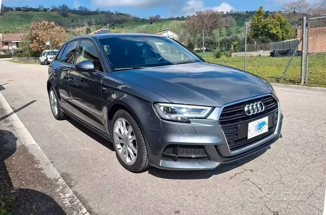 Begagnad Audi A3 S-Line 131 HK (96 kW) 2020 Grå Sedan