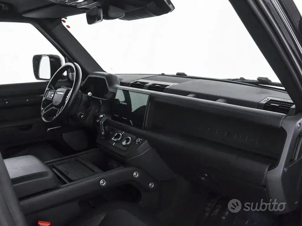 Usata Land Rover Defender HSE Dynamic 249 CV (183 kW) 2023 Grigio SUV