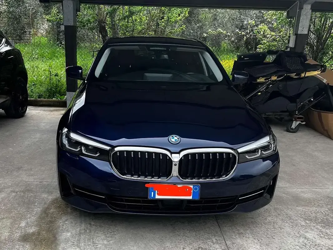 Usata BMW 520 Luxury Line 163 CV (119 kW) 2022 Blu/azzurro Berlina