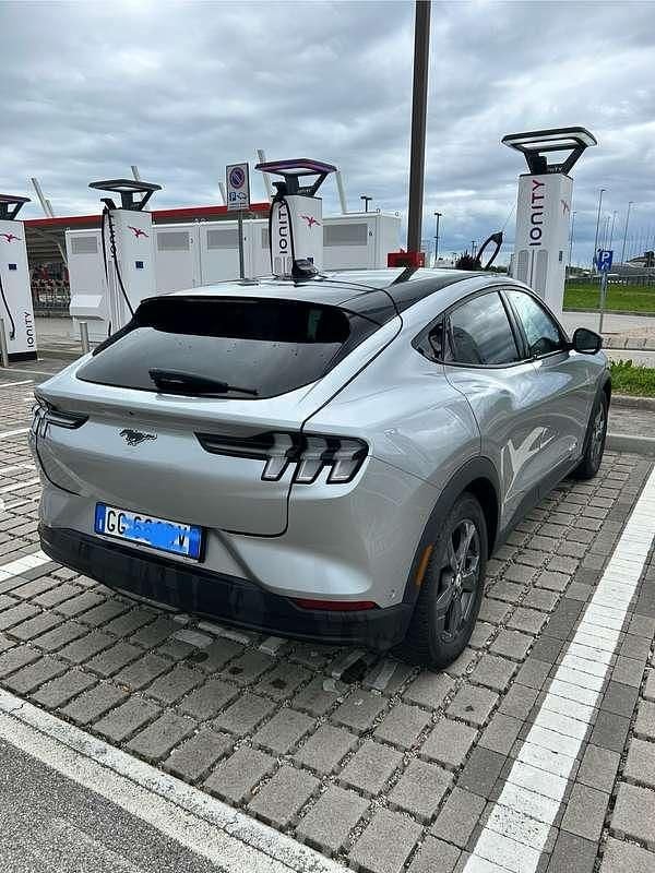 Argento Usata 2022 Ford Mustang Mach-E Extended Range SUV | 24.900 € (Super prezzo) - Immagine 1/4