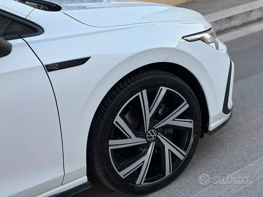 Usata VW Golf VIII R-line 150 CV (110 kW) 2022 Bianco Berlina