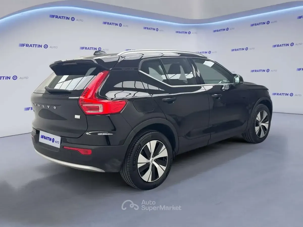 Gebraucht Volvo XC40 129 PS (94 kW) 2022 Schwarz SUV