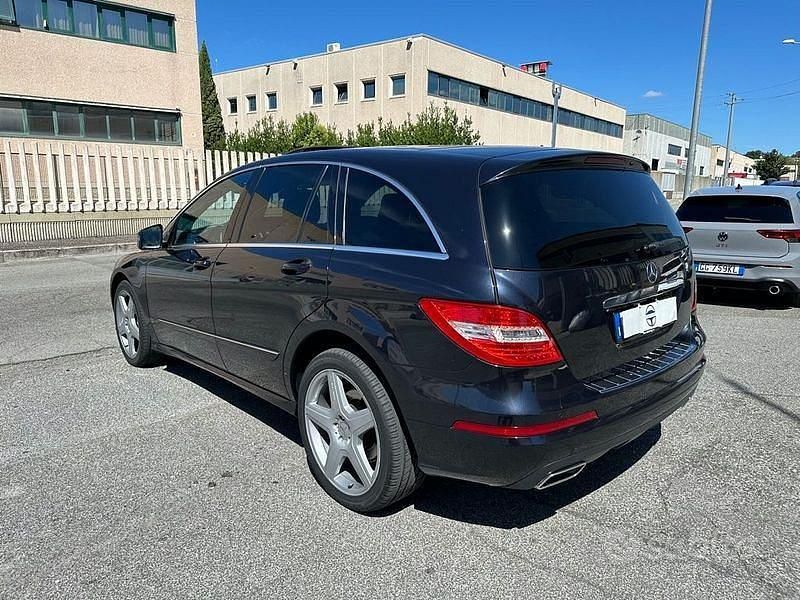 Usata Mercedes R350 Premium 265 CV (194 kW) 2010 Nero Monovolume