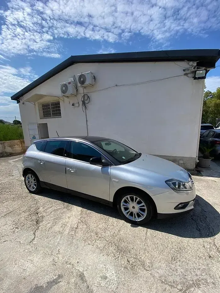Usata Lancia Delta 105 CV (77 kW) 2011 Grigio Utilitaria