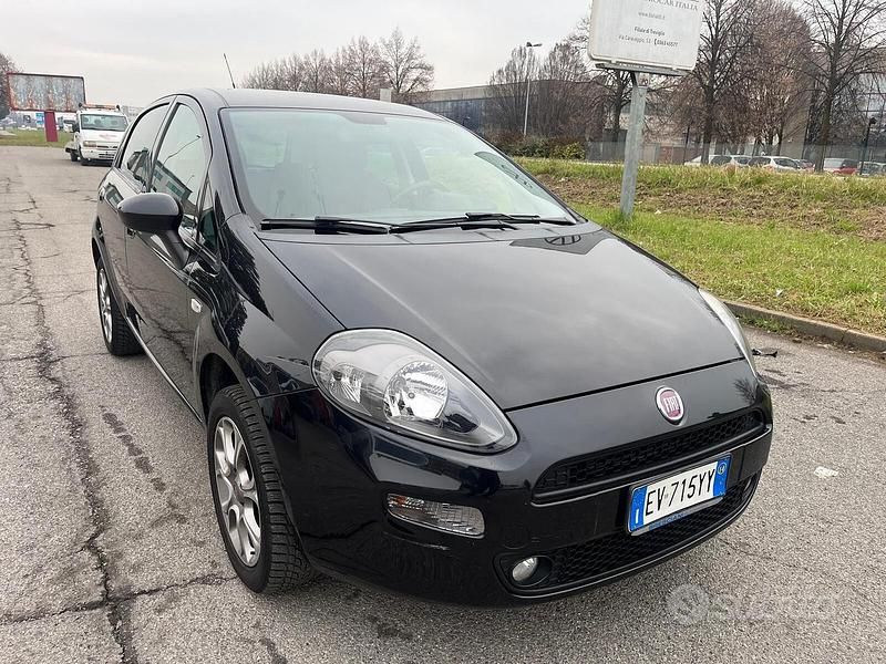 Usata Fiat Punto Lounge 77 CV (56 kW) 2014 Nero Utilitaria