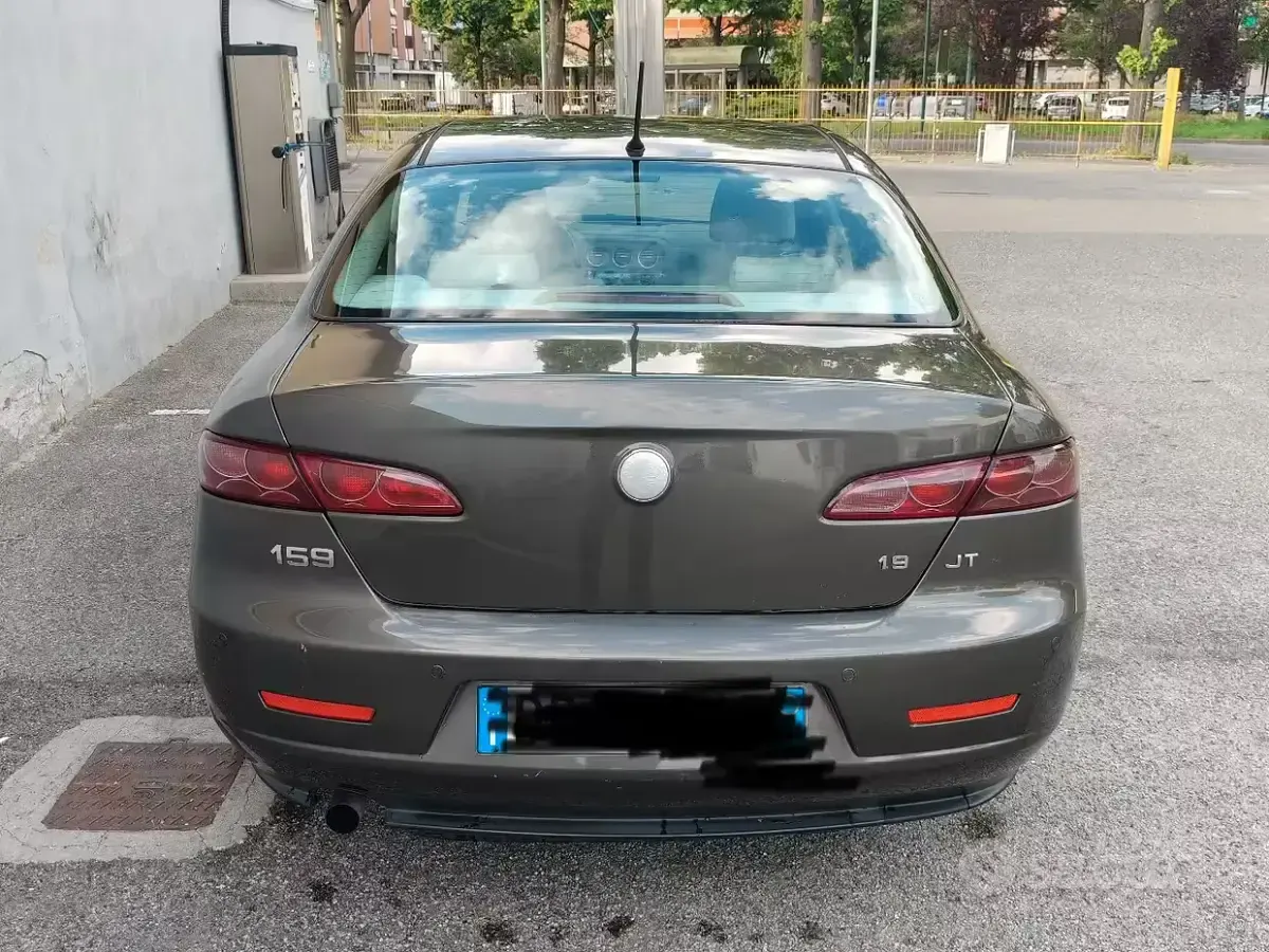 Usata Alfa Romeo 159 Distinctive 150 CV (110 kW) 2008 Grigio Berlina