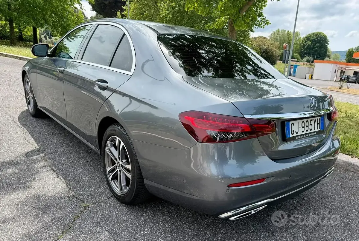 Usata Mercedes E200 160 CV (117 kW) 2022 Grigio Berlina