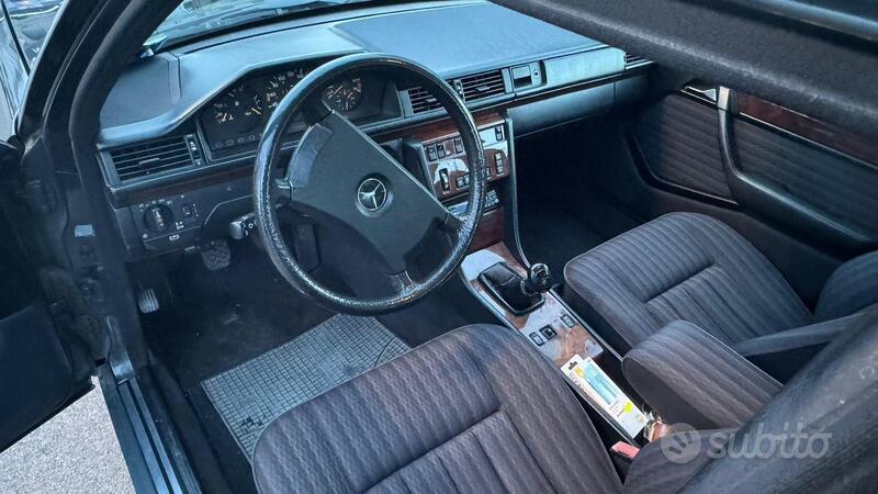 Usato 1990 Mercedes E200 Benzin (7.000 €)