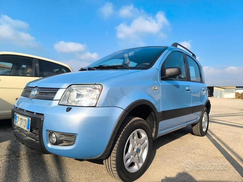 Usata Fiat Panda 4x4 Climbing 75 CV (55 kW) 2007 Blu Utilitaria