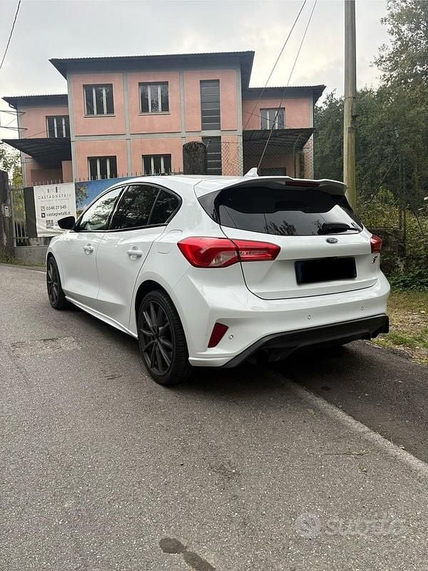 Usata Ford Focus ST 280 CV (205 kW) 2020 Bianco Utilitaria