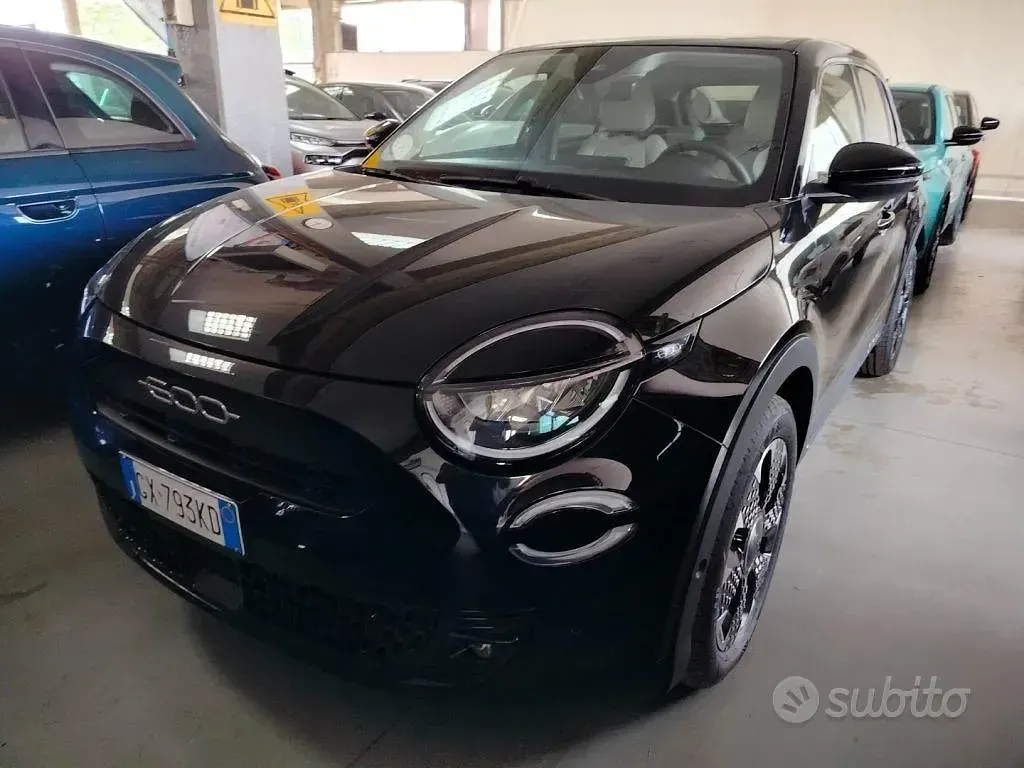 Usata Fiat 600 La Prima 101 CV (74 kW) 2025 Nero SUV