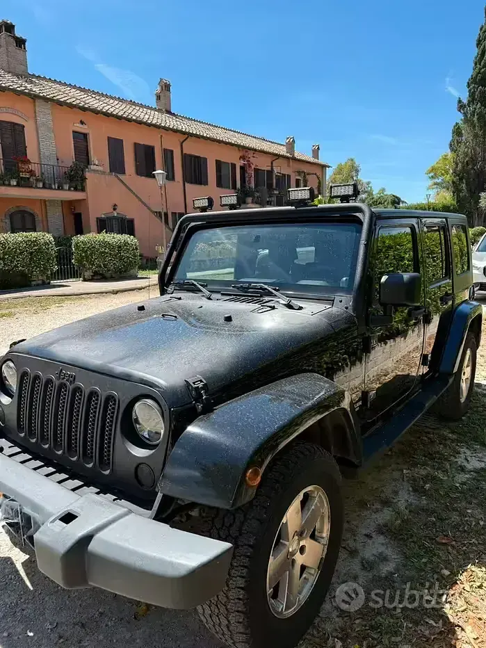 Usata Jeep Wrangler Sahara 177 CV (130 kW) 2010 Nero SUV
