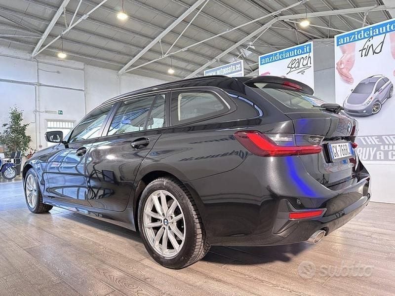 Usata BMW 318 Advantage 150 CV (110 kW) 2022 Nero metallizzato Station wagon
