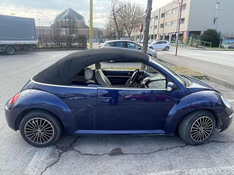 Usata VW New Beetle 101 CV (74 kW) 2006 Blu Utilitaria