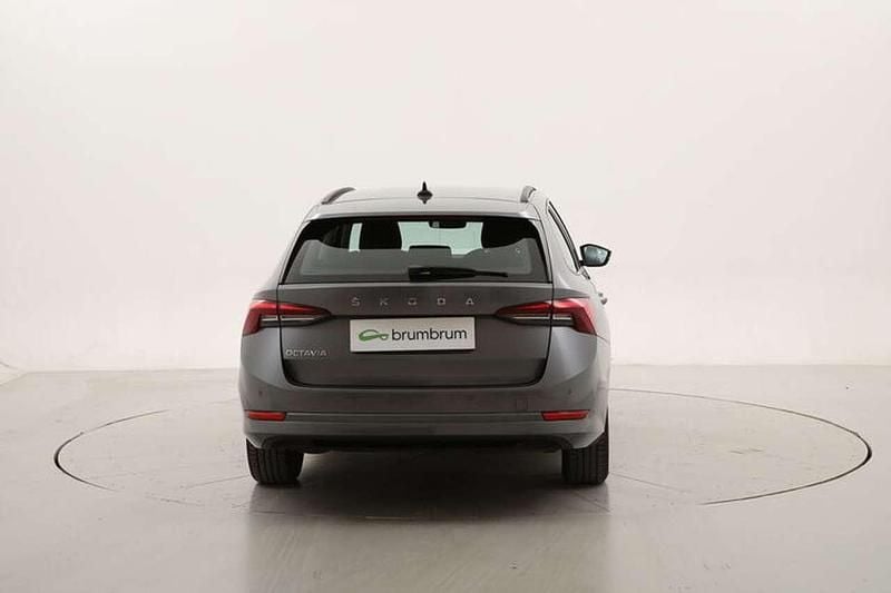 Usata Skoda Octavia Executive 116 CV (85 kW) 2022 Grigio Station wagon