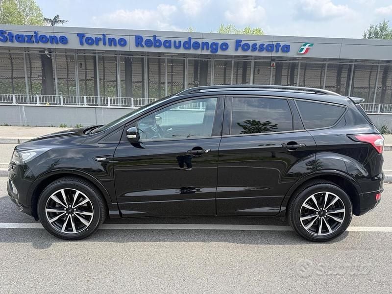 Usata Ford Kuga ST-Line 120 CV (88 kW) 2018 Nero SUV