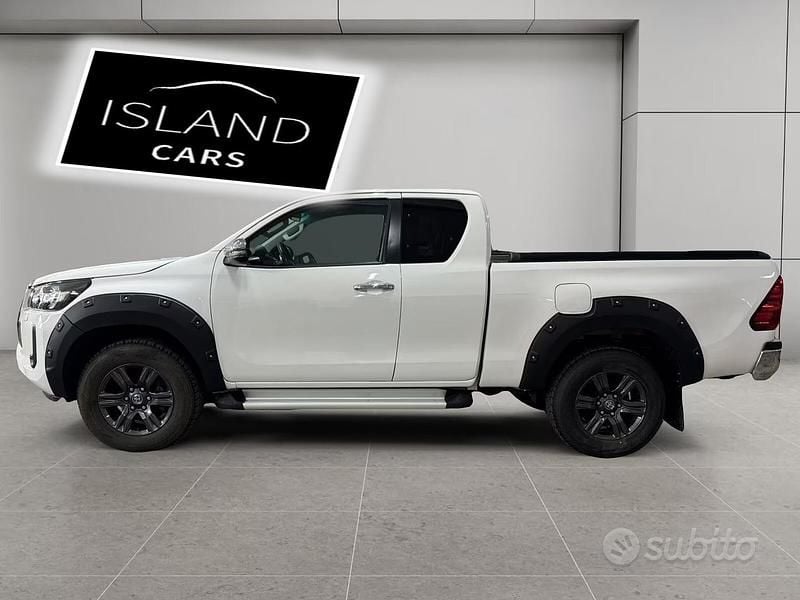 Usata Toyota HiLux Lounge 150 CV (110 kW) 2021 Bianco Pick-up
