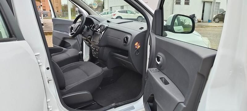 Usata Dacia Lodgy Lauréate 101 CV (74 kW) 2017 Argento Monovolume