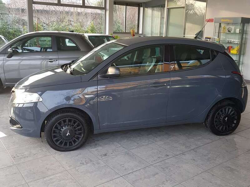 Usata Lancia Ypsilon 69 CV (50 kW) 2014 Grigio Utilitaria