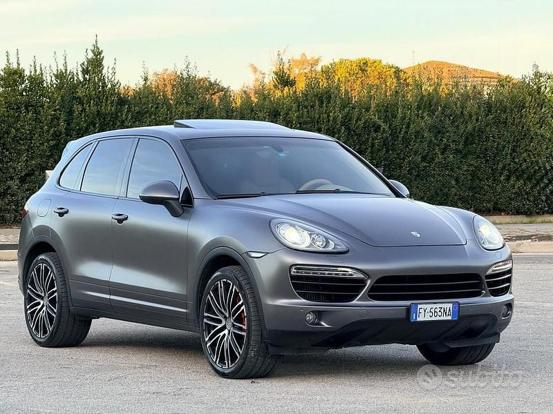 Usata Porsche Cayenne 245 CV (180 kW) 2012 Grigio SUV