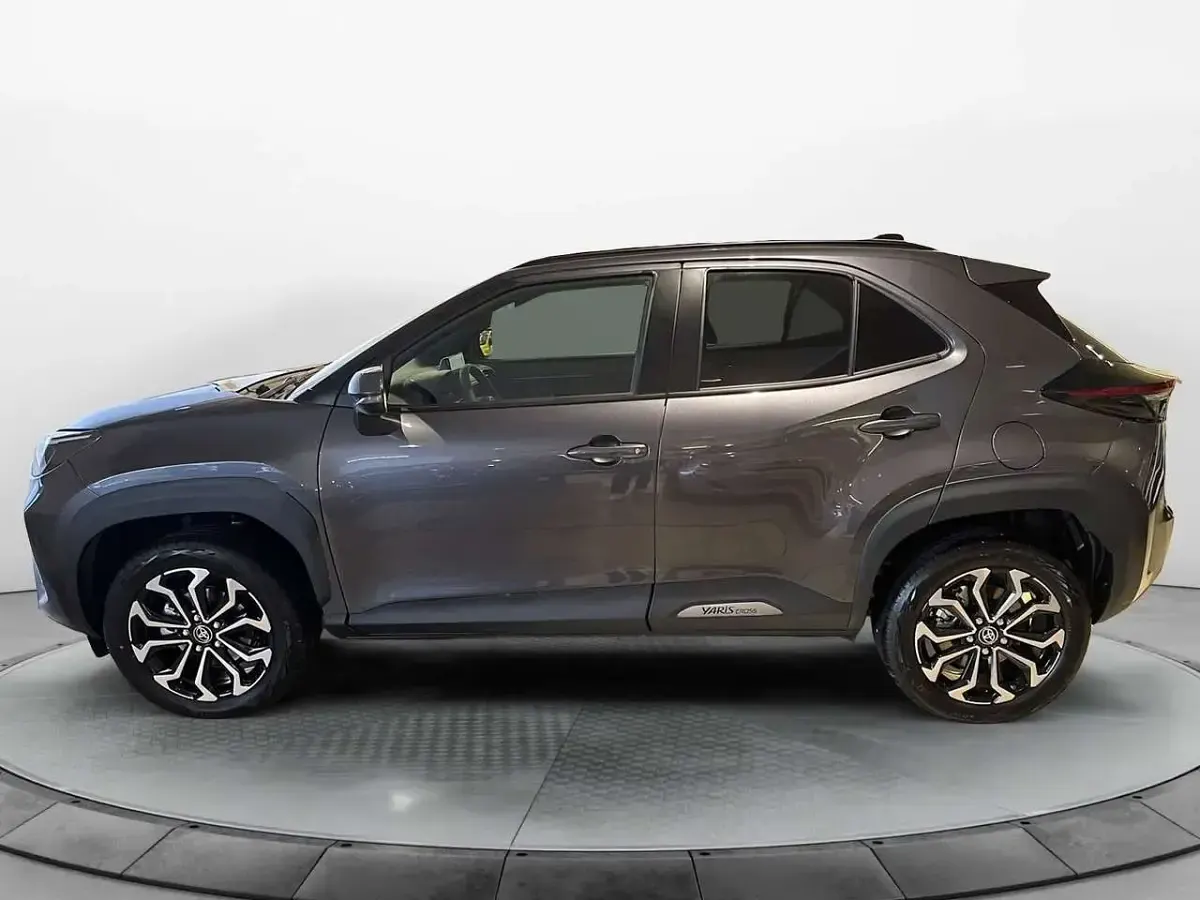 Nuova Toyota Yaris Cross Trend 131 CV (96 kW) 2026 Grigio SUV