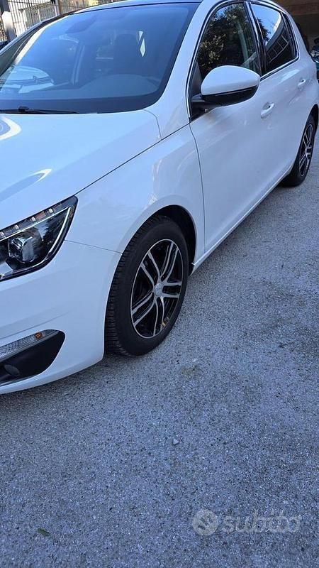 Usata Peugeot 308 Allure 2017 Bianco Berlina
