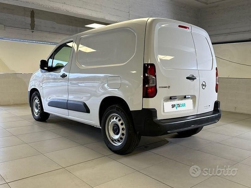 Usata Opel Combo-e Life Edition 100 kW (136 CV) 2024 Bianco Monovolume