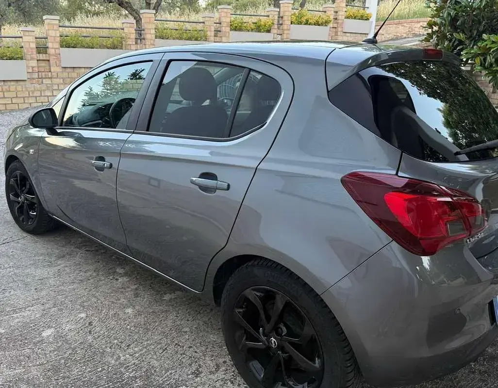 Usata Opel Corsa Edition 90 CV (66 kW) 2018 Grigio Utilitaria