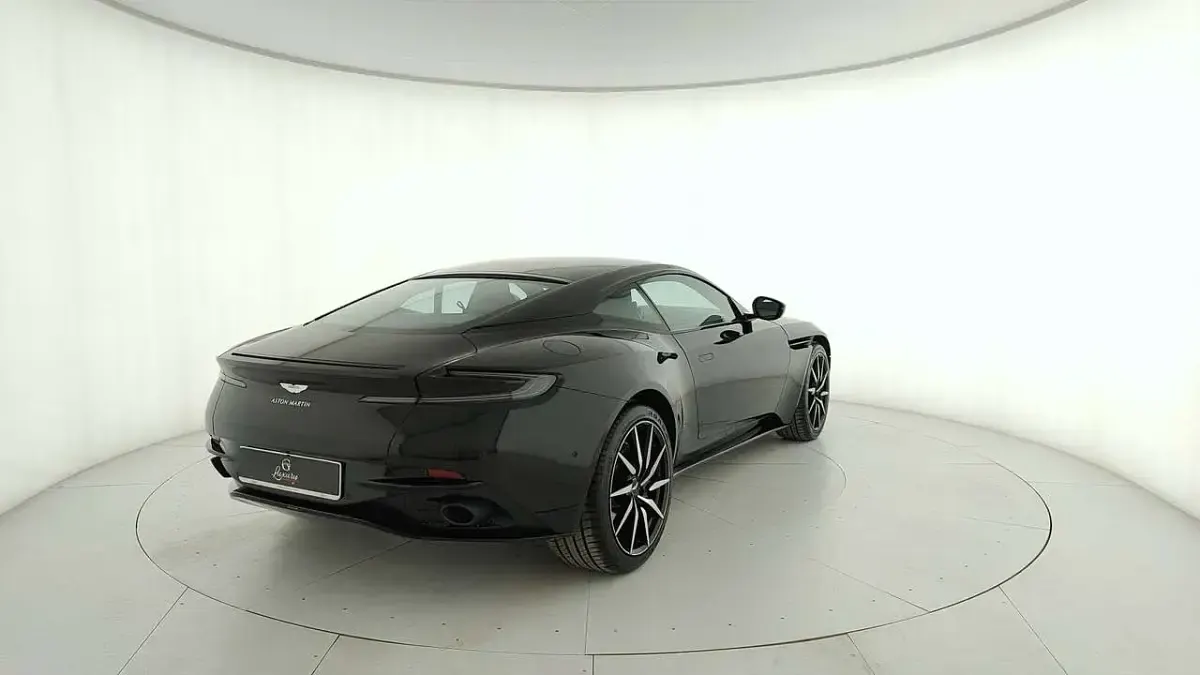 Usata Aston Martin DB11 510 CV (375 kW) 2022 Nero Coupé