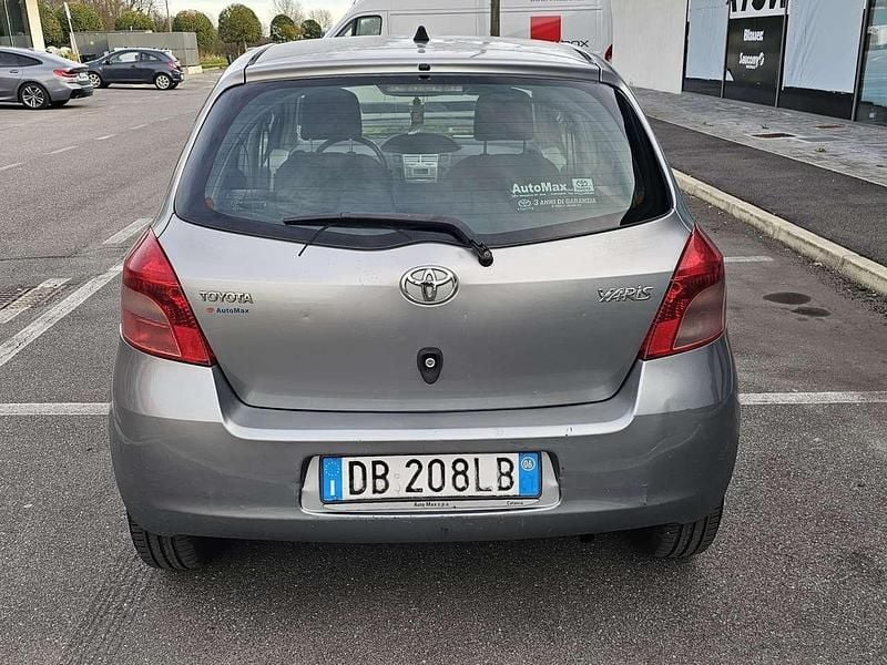 Usata Toyota Yaris Sol 69 CV (50 kW) 2006 Other Berlina