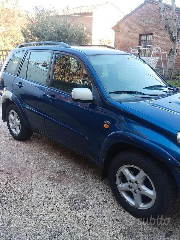Usata Toyota RAV4 2001 Blu SUV