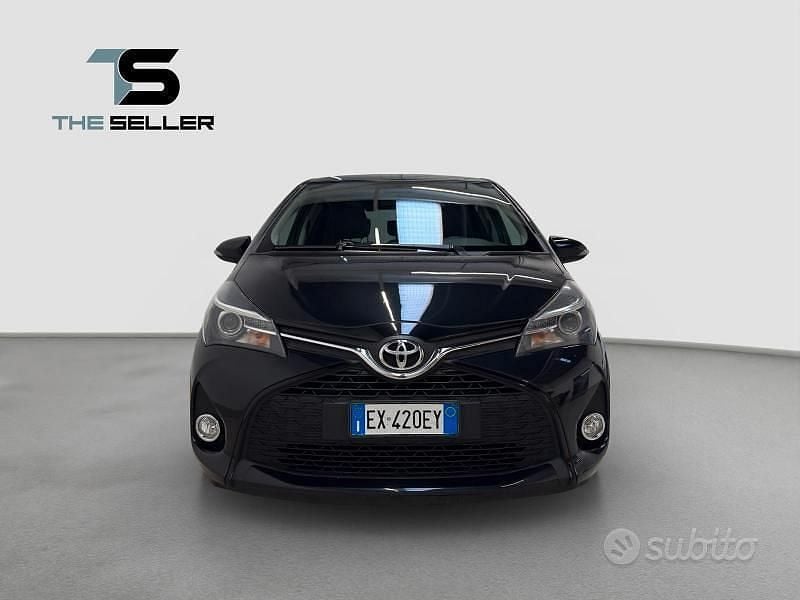 Usata Toyota Yaris Lounge 99 CV (72 kW) 2014 Nero Utilitaria