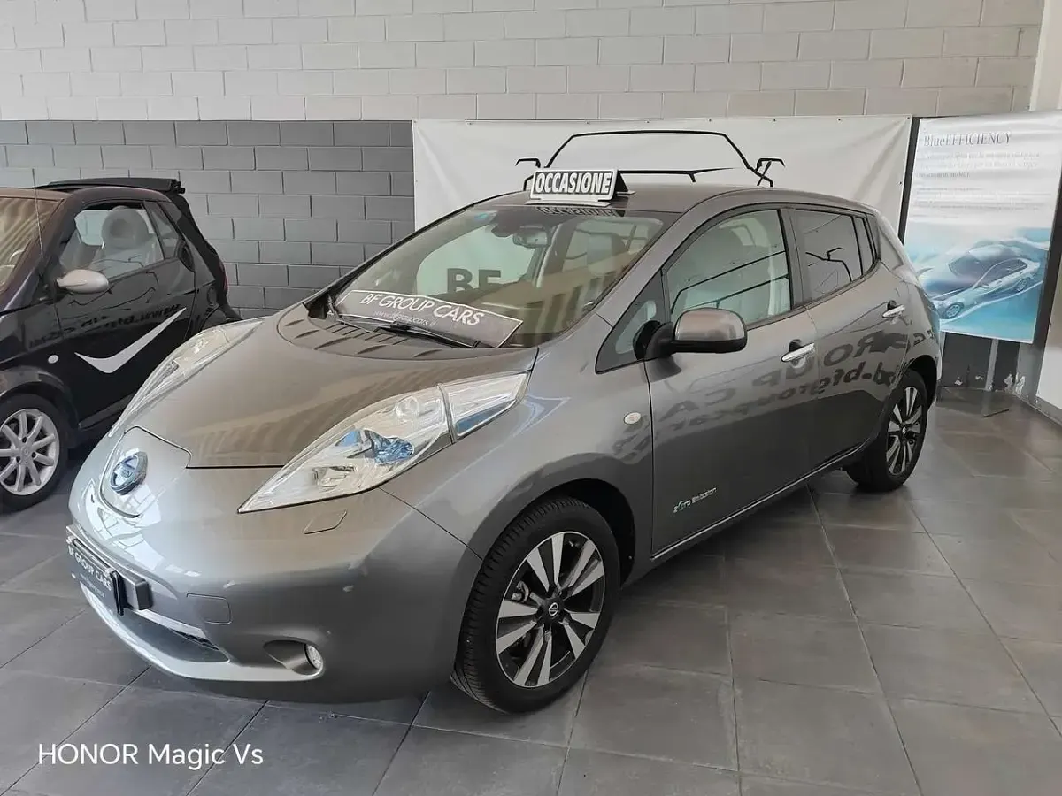 Usata Nissan Leaf Visia+ 80 kW (109 CV) 2015 Grigio fumo Utilitaria