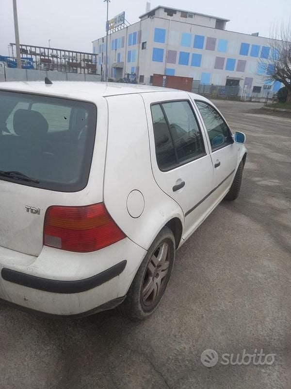 Usata VW Golf 110 CV (80 kW) 2001 Bianco Berlina