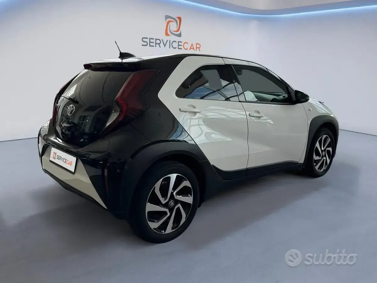 Usata Toyota Aygo X Active 72 CV (52 kW) 2025 Bianco SUV