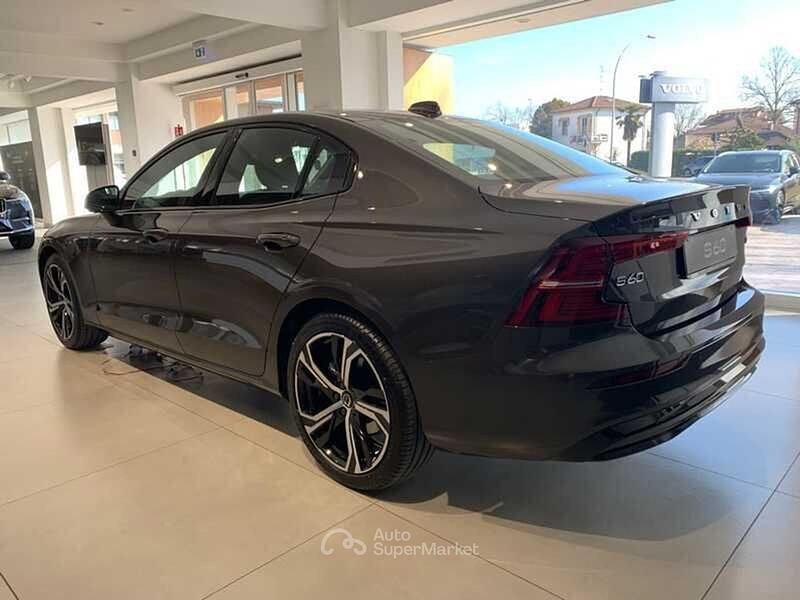 Nouvelle Volvo S60 Plus 197 ch (144 kW) 2026 Gris Berline