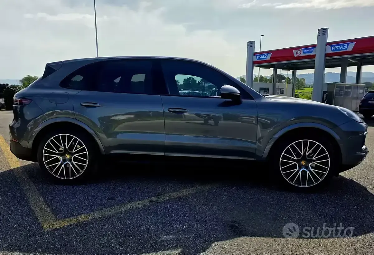 Usado Porsche Cayenne 340 CV (250 kW) 2020 Gris SUV