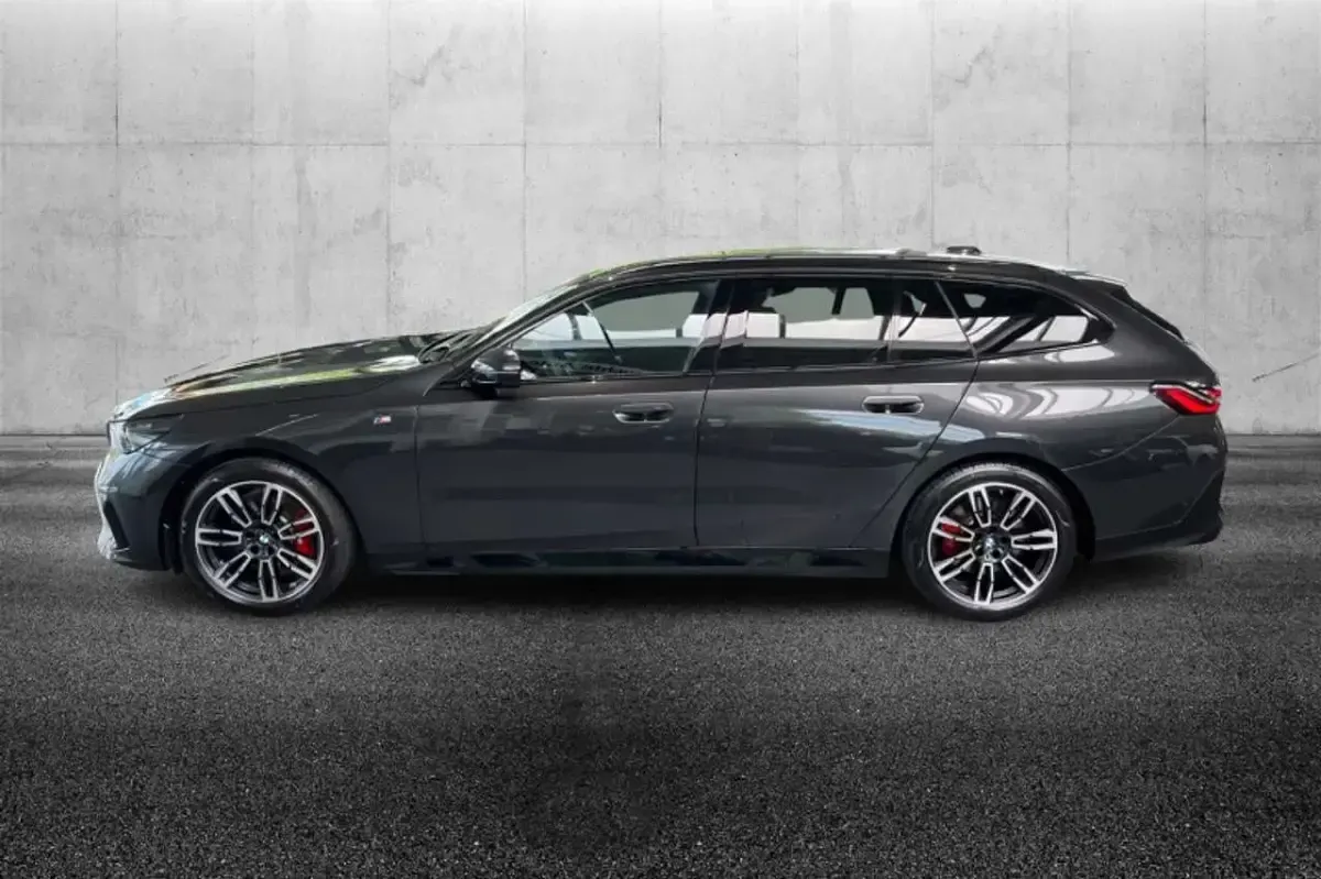 Usata BMW 520 M Sport 197 CV (144 kW) 2024 Grigio Station wagon
