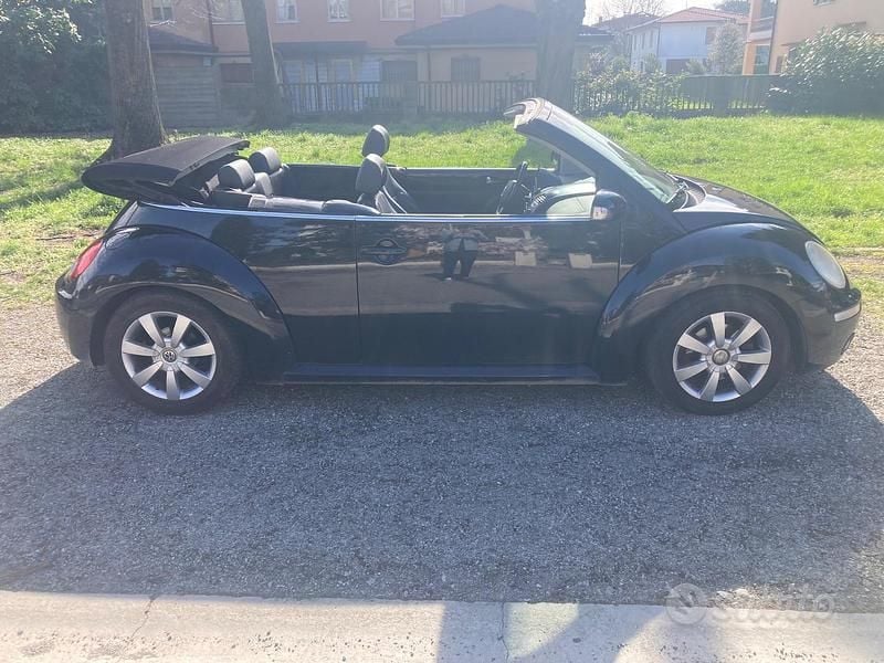 Usata VW New Beetle 101 CV (74 kW) 2010 Nero Utilitaria