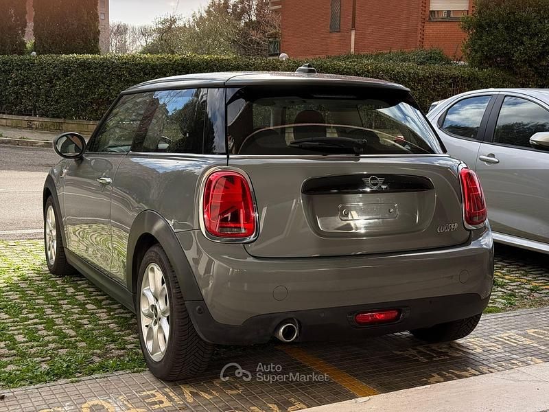 Usado Mini Cooper 136 HP (100 kW) 2019 Cinzento Citadino