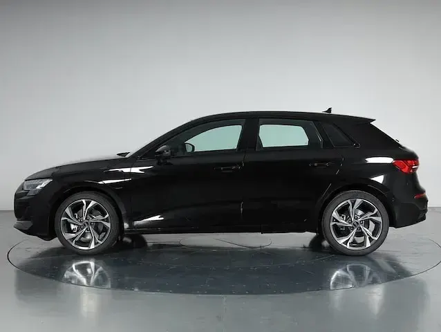 Nuova Audi A3 Advanced 204 CV (150 kW) 2025 Nero mythos metallizzato Berlina