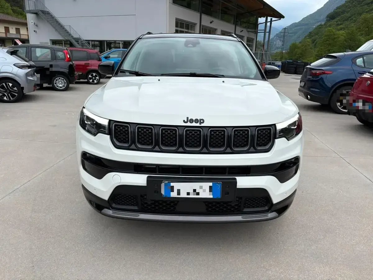 Usata Jeep Compass Summit 131 CV (96 kW) 2025 Bianco SUV