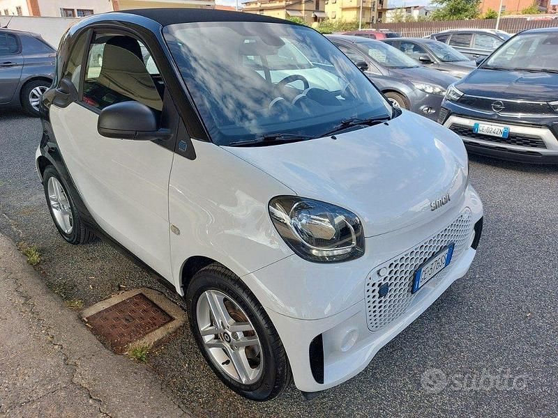Usata Smart ForTwo Coupé Pure 41 kW (56 CV) 2021 Bianco Utilitaria